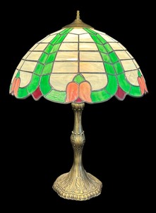 lot 6 image: Stained Glass Table Lamp with Floral Design