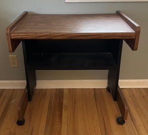 lot 279 image: Petite Computer Desk  Table