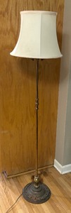 lot 305 image: Vintage Floor Lamp