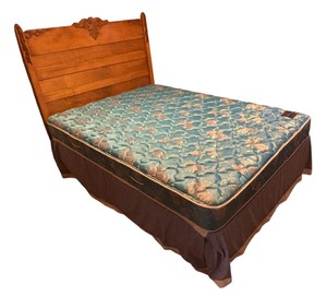 lot 2 image: Antique Victorian Full Sized Antique Headboard