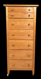 lot 18 image: Stanley Furniture Chest of Drawers