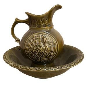 lot 339 image: Vintage McCoy Pottery Pitcher and Basin Set