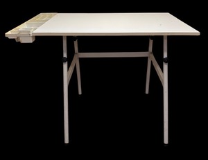lot 368 image: Art Desk
