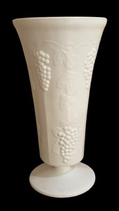 lot 380 image: Vintage Indiana Colony Harvest Milk Glass Vase