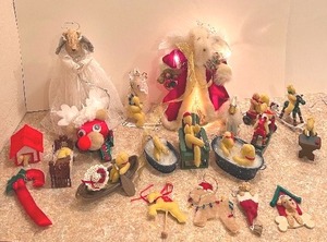 lot 354 image: Variety of Vintage Christmas Ornaments