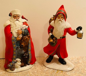 lot 346 image: Vintage Santa Figurines
