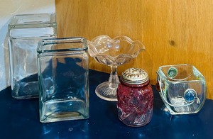 lot 244 image: Wonderful Assorted Glass Pieces