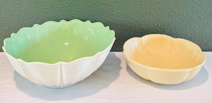 lot 216 image: 10 Large Fruit Bowl Oyster and Pearl White with Green and McCoy Pottery Bowl 7528