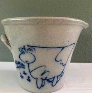 lot 218 image: Adorable Pottery Cow Design
