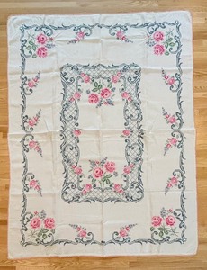 lot 208 image: Pretty Embroidery Table Cloth
