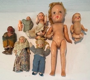 lot 202 image: Variety of Vintage Dolls
