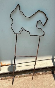 lot 156 image: Metal Yard Dog Outline Stake