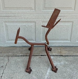 lot 157 image: Vintage Metal Dog Sculpture