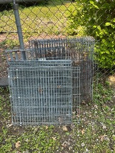 lot 144 image: Various Dog Yard Pens Metal Fencing