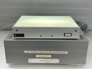 lot 19 image: S. & S. Logan Desktop X-Ray Film Light Boxes  Compact and reliable film illuminators ideal for medical or veterinary use. Great for clear, consistent viewing of X-rays.