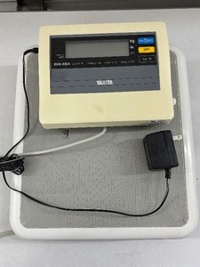 lot 29 image: Tanita BWB-800A Professional Digital Physicians Weighing NTEP Class 3 Scale 440LB Capacity -Certified For Weighing Packages Too- Works Great