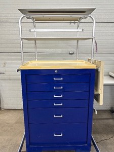 lot 31 image: Blue Bell Bio-Medical Multi-Drawer Medication Supply Storage Medical Emergency Cart with Durable Steel Frame, Smooth Rolling Casters, Full-Extension Ball Bearing Drawers, Heavy-Duty Construction. Great condition Locking - No Key (buy online)