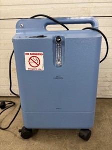lot 33 image: WOW MSRP $2000 Respironics Everflo Q Ultra-quiet Stationary 5 Liters (Per Minute) Oxygen Concentrator WOpi -Oxygen Bars, Spas, Torch Welding & Lampworking, Jewelry Design, Fish Farming Works Great