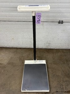 lot 39 image: MSRP $3000 SR Instruments SR555i iSeries Digital Stand-On Patient Scale  Heavy-Duty Cast Aluminum Construction Supports Up to 1,000 lbs  Lightweight & Portable for Easy Maneuvering  Built for Accurate, Durable Use in Any Setting