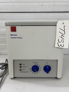 lot 52 image: Heraeus Baxter Scientific 2502 Labofuge A Centrifuge  Reliable, Compact Benchtop Model for Lab Use  Durable Design with Easy Controls for Quick, Efficient Sample Separation  Ideal Addition to Any Medical or Research Facility