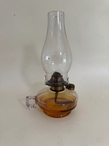 lot 12 image: Vintage Glass Oil Lamp