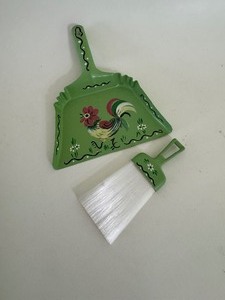 lot 15 image: Mini Dust Pan & Brush