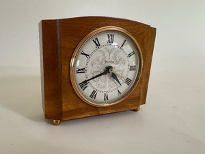 lot 20 image: Mid Century Modern Westclox Sheraton Model S7-N Maple Electric Alarm Clock