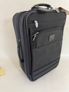 lot 43 image: Dakota 21Upright Wheeled Suitcase