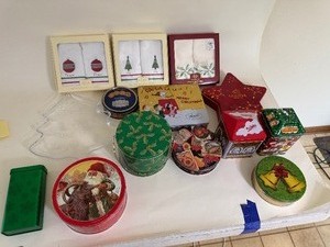 lot 50 image: NIB Christmas Towels & Tins