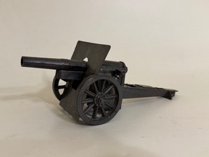 lot 56 image: Negbaur NY Metal Artillery Field Cannon Table Lighter