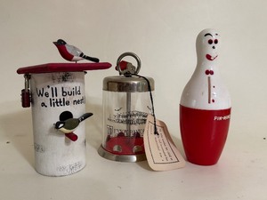 lot 60 image: Lot of (3) Vintage Banks