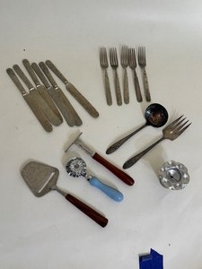 lot 80 image: Vintage Silver
