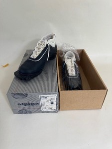 lot 87 image: ALPINA Ski Shoes Womans Size 5344-8