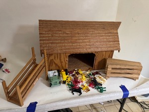 lot 107 image: Large Wooden Toy Barn & Accessories