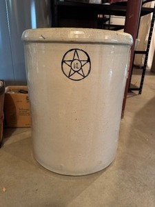 lot 127 image: Vintage Crock 20.5 Tall