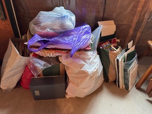 lot 129 image: LARGE Lot of Christmas & Gift Bags