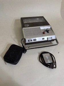 lot 131 image: Craig Portable Reel To Reel Tape Recorder Vintage