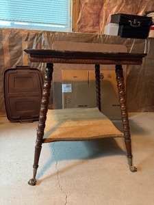 lot 147 image: Vintage Claw Foot Table