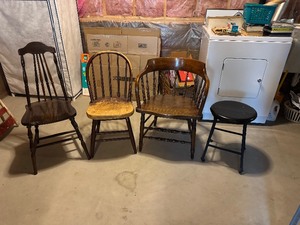 lot 148 image: Lot of (4) Vintage Chairs