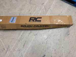 lot 11 image: Rough Country Soft Roll Up Tenneau Cover - 5 Bed