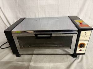 lot 48 image: ToastMaster Toaster Oven