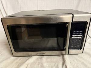 lot 49 image: Emerson Microwave Oven