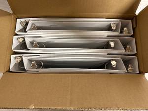 lot 82 image: 12 Universal 1in White Round Ring Binders