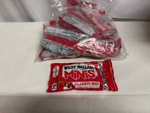 lot 153 image: SSS. 12x 3.5oz Wiley Wallaby Licorice Minis-Classic Red