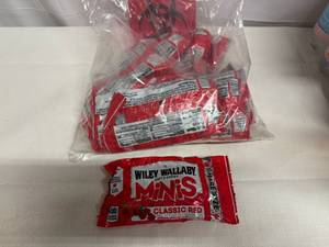 lot 154 image: SSS. 12x 3.5oz Wiley Wallaby Licorice Minis-Classic Red