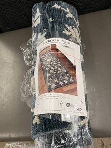 lot 5 image: Everest Runner Rug 76cm x 244cm Floral Design