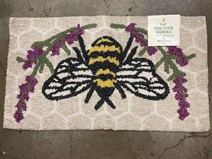 Hand Hooked Bee Accent Rug with Memory Foam, 22 x 38 inches