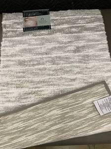 lot 30 image: Luxury Cotton Fashion Bathmat in Off White