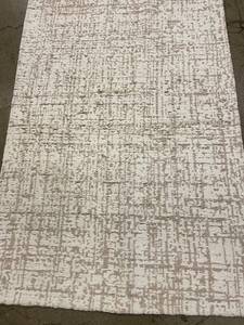 lot 33 image: Calvin Klein CKA18 Equations Designer Area Rug 30 x 45