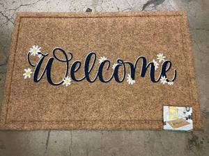lot 39 image: Spring Collection Decorative Welcome Doormat, 24x36